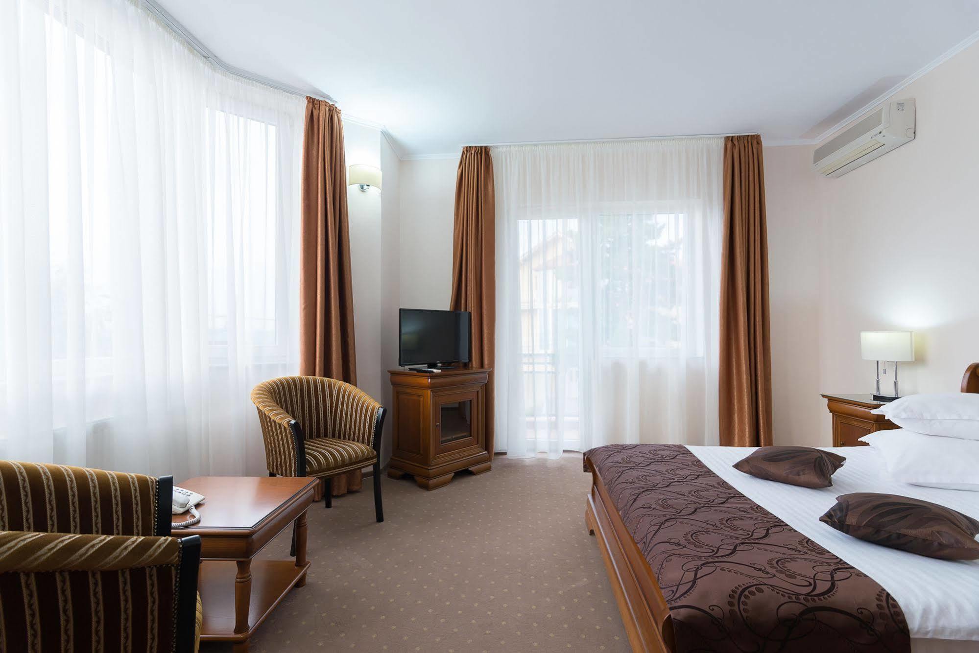 Athos R.m.t. Hotel Cluj-Napoca