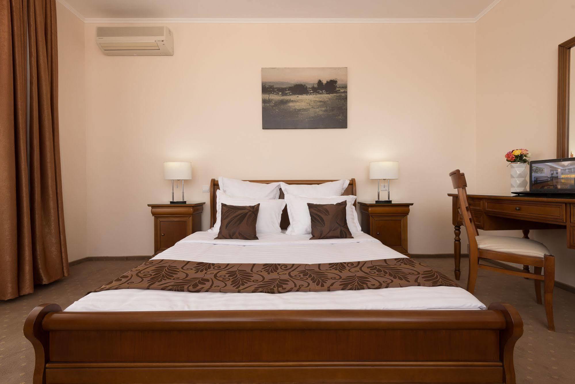 Hotel Athos R.m.t. 4*
